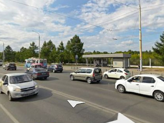 В Омске у Старозагородной рощи мэрия с мая не может установить новый остановочный павильон