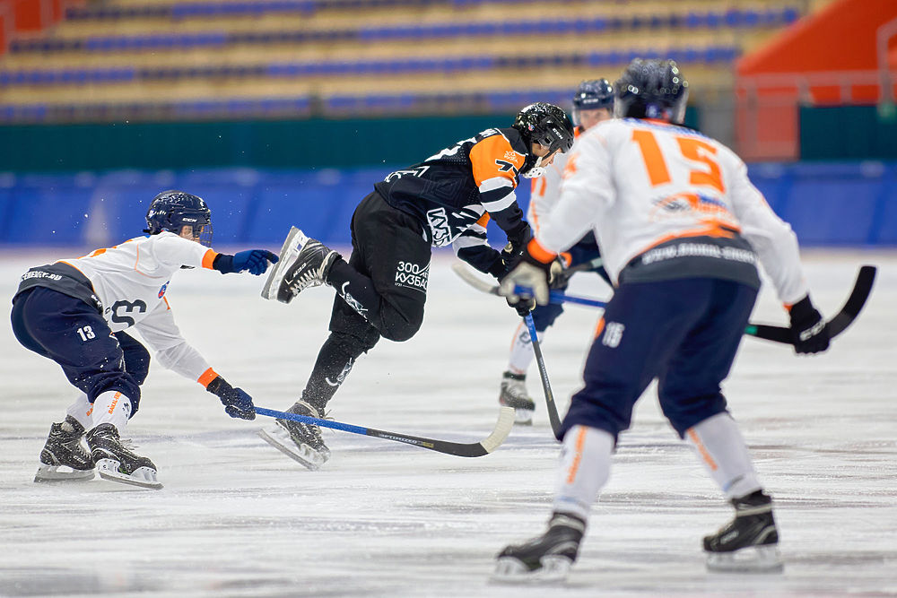 Матч байкал энергия сегодня. Первый хоккейный матч. Байкал энергия в Ледовом Дворце Байкал. Ледовый дворец Кузбасс в Кемерово. Матч хоккей Курган в Ледовом 17 февраля.