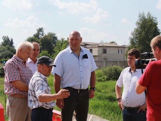 Брянский депутат Николай Валуев проинспектировал ремонт гидротехнического сооружения в Климово
