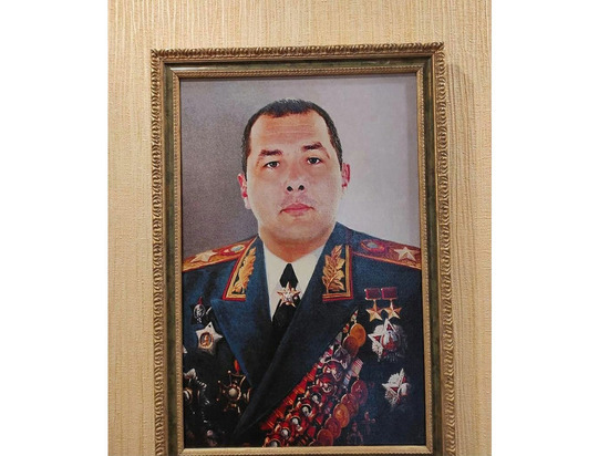 «Могли списать мундир с портрета Сталина»