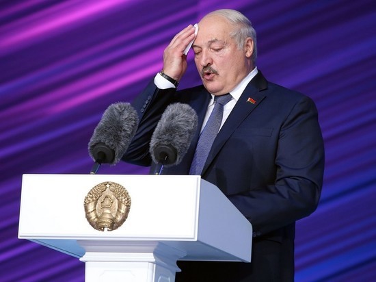 Лукашенко оценил помощь Байдена Тихановской: "Даст печенюшку"