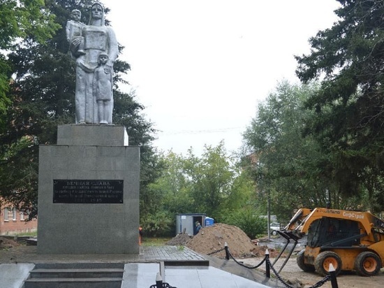 Благоустройство памятника воинам идёт в посёлке под Серпуховом
