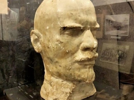 Легендарную посмертную маску Ленина выкупил коллекционер из Новосибирска у музея