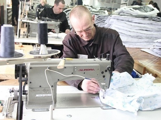 Югорских осужденных привлекают к швейному производству