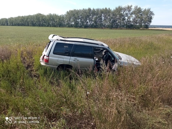 Женщину выбросило из автомобиля в смертельном ДТП под Новосибирском