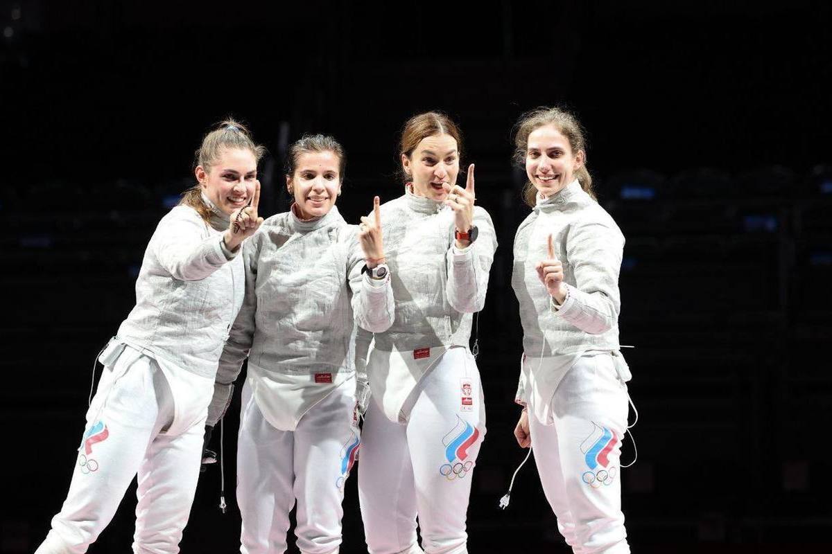 Российские саблистки взяли "золото" Олимпиады в командном турнире