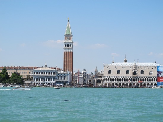 Многопалубным лайнерам запретили заходить в Венецианскую лагуну