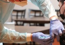 В США, согласно данным Центров по контролю и профилактике заболеваний (CDC), к 31 июля от коронавируса полностью вакцинировались 164 446 964 человека