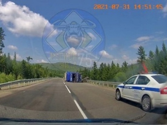 Водитель пикапа пострадал в ДТП с большегрузом на трассе в Забайкалье