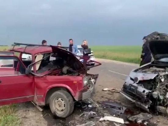 Два авто столкнулись под Черемхово, погиб водитель, шестеро пострадали