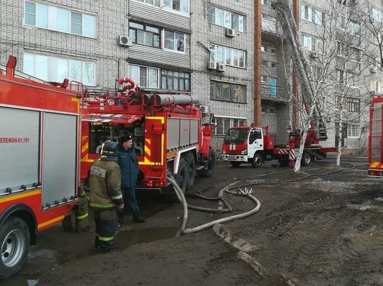 В Хабаровске пожар в частном доме тушили двенадцать спасателей