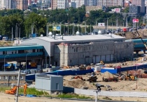 В Новосибирске начались отделка и остекление надземного перехода к станции метро "Спортивная"