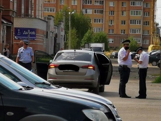 В Йошкар-Оле 2-летняя девочка попала под колеса Skoda Rapid