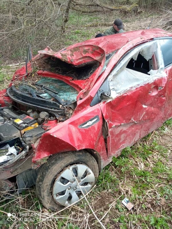 В Ярцево опрокинулся автомобиль, имеется пострадавший