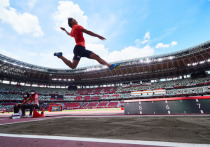 Греческий легкоатлет Милтадис Тентоглу выиграл соревнования по прыжкам в длину на Олимпиаде в Токио