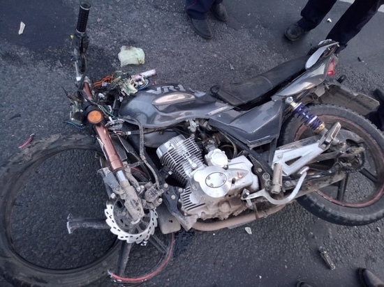 В Тверской области мотоциклист и его пассажир получили тяжелые травмы в ДТП