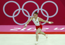 Российский гимнаст Денис Аблязин набрал поровну баллов с корейцем Джи-хван Сином в дисциплине опорный прыжок (14.783), но занял только второе место. Золото досталось представителю Южной Кореи. Россиянин уступил в сложности прыжка.