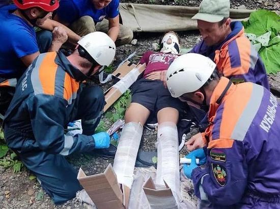 Пенсионер и подросток сорвались со скалы в одном из районов Кубани