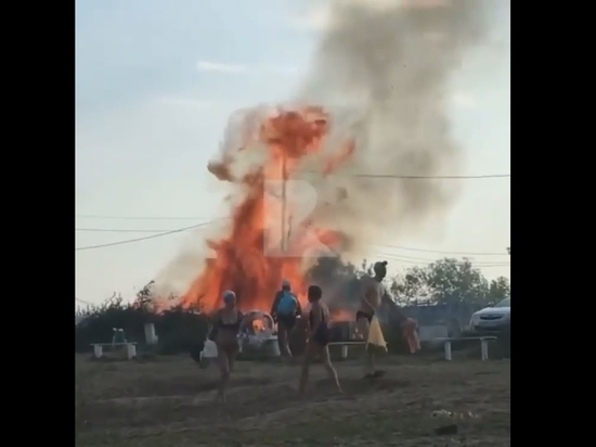 На Борковском карьере в Рязани загорелись сухие бревна