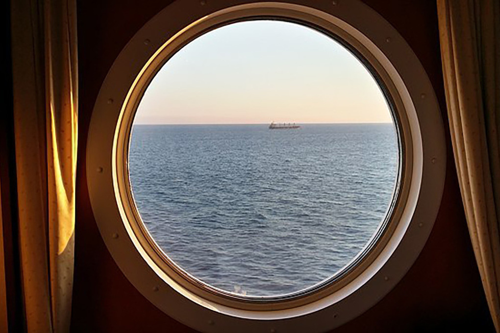 Окно на палубе