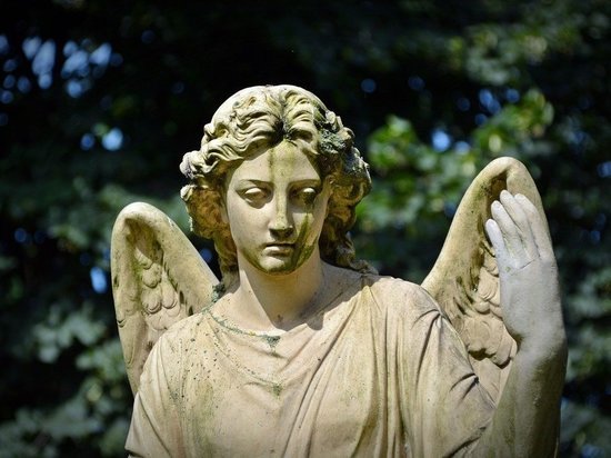 Каким знакам Зодиака ангел-хранитель окажет свою поддержку в августе