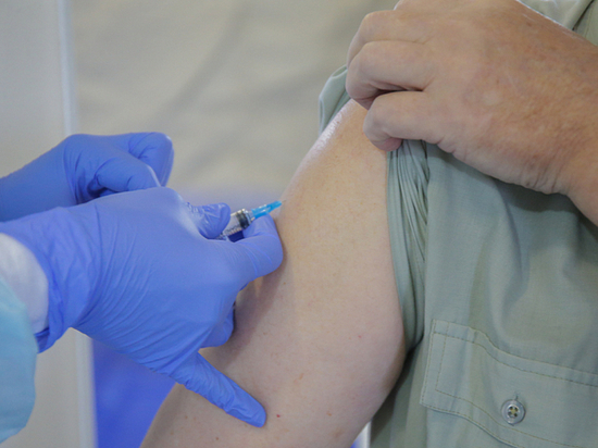 Власти Приморья решили вакцинировать от коронавируса мигрантов