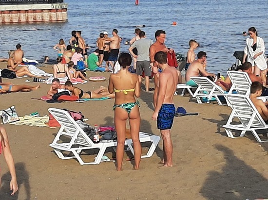 Миллиард для бактерий: новый пляж Саратова не выдержал жары и дождя