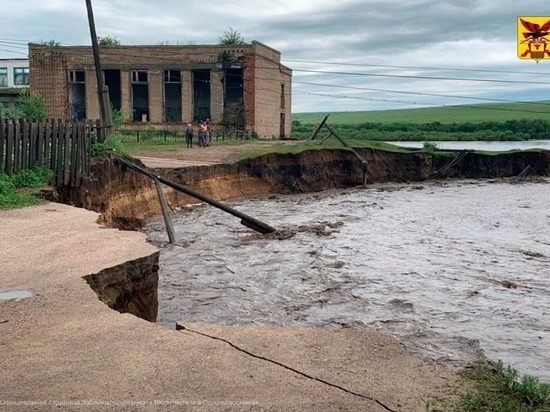 Добровольцы продезинфицируют село Заречное после паводка в Забайкалье