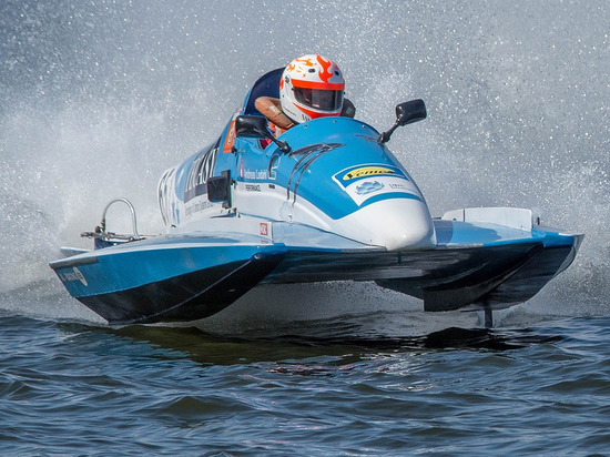 Отдыхающие в Седово перевернулись на катамаране