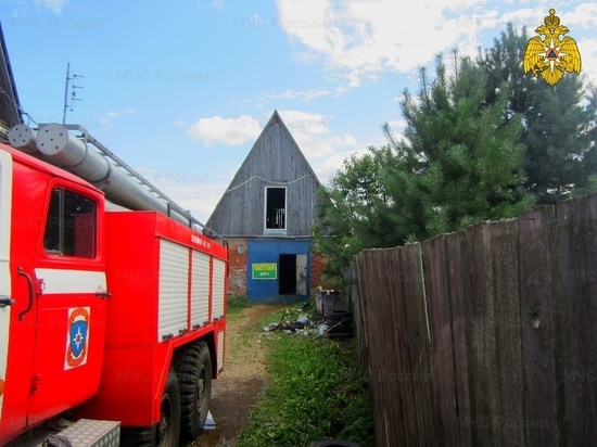 На улице Дружбы в Сафонове от искры загорелось пламя