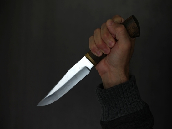 В Карачевском районе пьяный мужчина напал с ножом на событульников