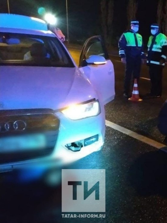 Ползающий по проезжей части мужчина стал жертвой ночного ДТП в Казани