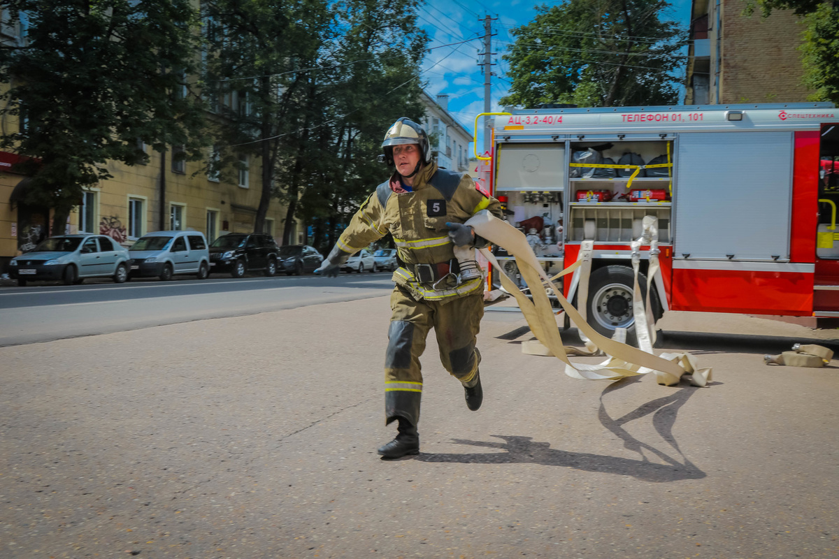 Фото спящего пожарного