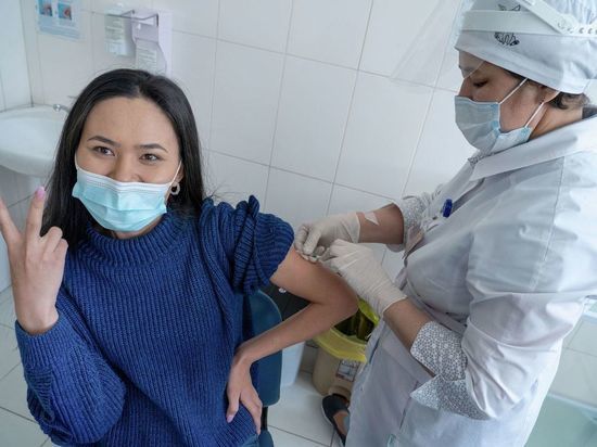Как мотивируют казахстанцев для участия в вакцинации от COVID-19