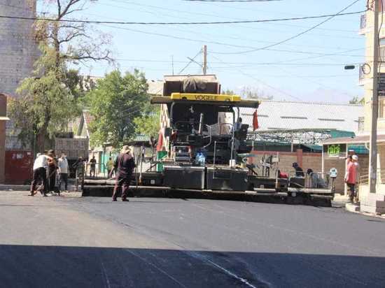 В Бишкеке на деньги Китая ремонтируют 32 улицы