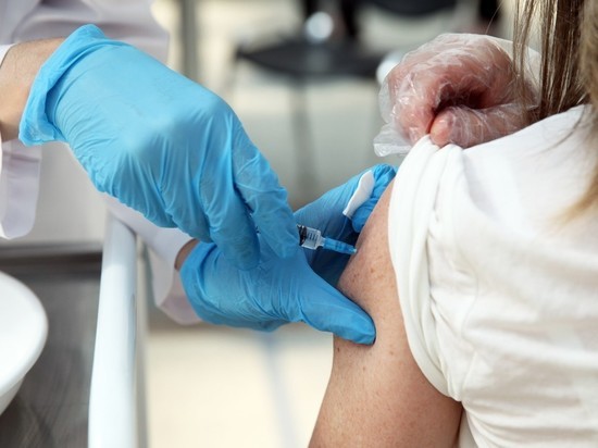 Ученые заявили о снижении эффективности вакцин от коронавируса