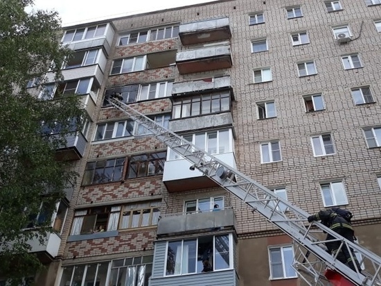 В Великом Новгороде спасли юношу из горящей многоэтажки