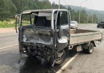 5 августа в Чите произошло столкновение грузового автомобиля Nissan Atlas и внедорожника Toyota Land Cruiser