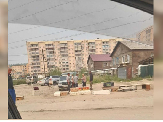 В Якутске маленькой девочке приходилось проводить время с бомжами