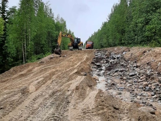 В Карелии укрепляют дорогу, размытую дождями
