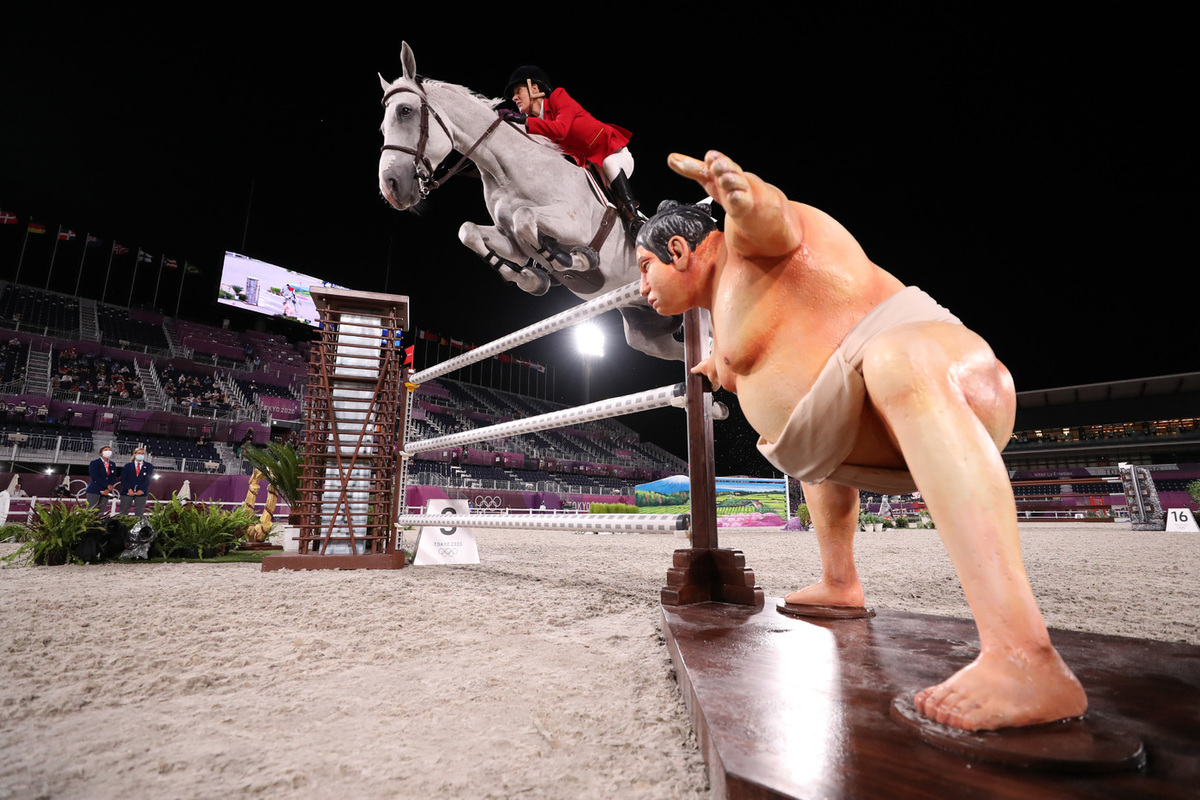 На Олимпиаде лошади испугались борца сумо
