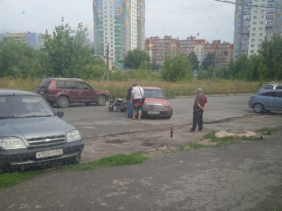 На улице Зубковой в Рязани Mercedes не пропустил мотоциклиста