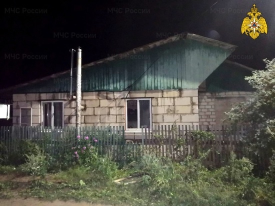 Вечером соседи тушили пожар в Ярцеве, пока хозяев не было дома