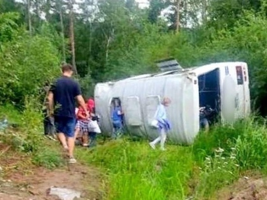 В Бурятии на перевале Пыхта перевернулся автобус с пассажирами