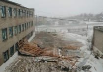 Администрация Забайкальского района отремонтировала поврежденную ветром весной 2021 года крышу детсада в Хараноре лишь после обращения в суд, сообщили 6 августа в пресс-службе прокуратуры Забайкальского края