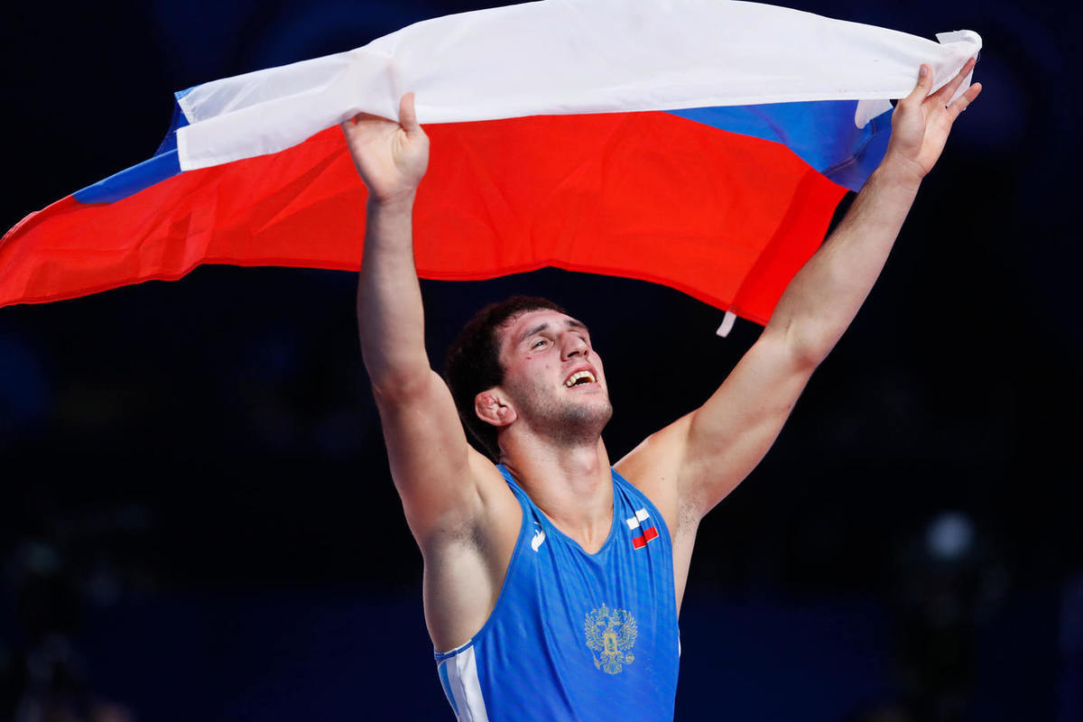 Россиянин Сидаков взял золото в вольной борьбе до 74 кг
