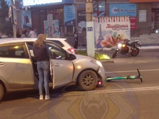 Читинка сбила пешехода на электросамокате в центре города
