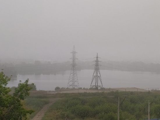 Омичи пожаловались на невыносимый запах гари ночью