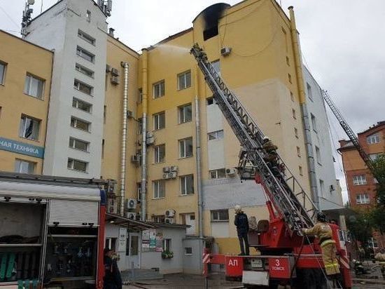 Томская прокуратура проведёт проверку после пожара на крыше здания на проспекте Ленина