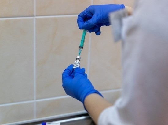 В субботу вакцинацию от коронавируса завершили ещё 215 псковичей